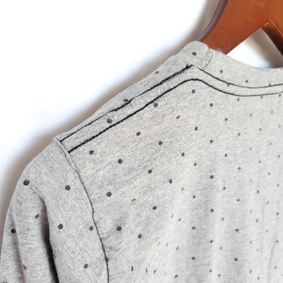 !!!!Host pick!!!!COMME DES GARCONS PLAY Cotton Red Emblem Dot Tee MSRP C$233.64 - Picture 6 of 10